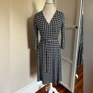 Leota Travel Friendly Navy Blue and White Patterned Jersey Faux Wrap Dress - S